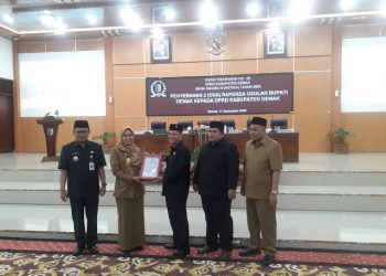 Bupati Demak Serahkan Raperda Tentang Kawasan Tanpa Rokok