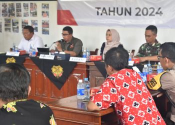 Kepala BNPB Beri Bantuan Korban Banjir Demak