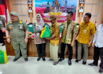 Peringatan Hut Satpol PP, Satlinmas dan Damkar Demak Gelar Bakti Sosial