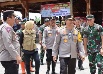 Kunjungi Korban Banjir, Kapolda Jateng : Segera Salurkan Logistik dan Obat – obatan