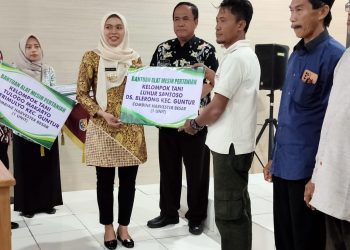 Serahkan Bantuan Alat Mesin, Bupati Demak Harapkan Produktivitas Pertanian Dapat Meningkat