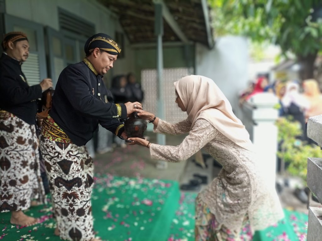 <p>  <img src="M
https://matapadma.com/wp-content/uploads/" alt="">
  <strong> Matapadma:</strong> ...
</p>