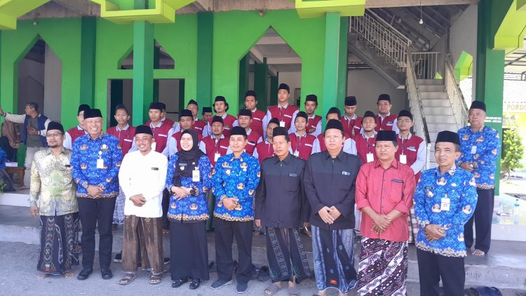 Pemkab Demak Ajak Santri Kelola Sampah Berbasis Masyarakat