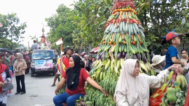 Dempet Lestarikan Budaya Jawa Lewat Tradisi Sedekah Bumi