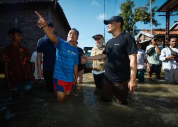 Gubernur Jateng Tinjau Wilayah Terdampak Rob di Demak, Desak Solusi Cepat