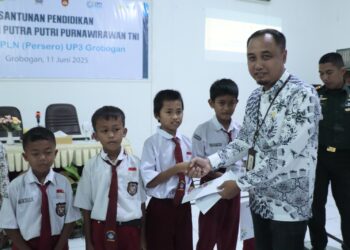 Peringati Hari Raya Idul Adha : YBM PLN Grobogan dan Kodim Salurkan Bantuan Pendidikan bagi Pelajar dan Putra-Putri Purnawirawan TNI