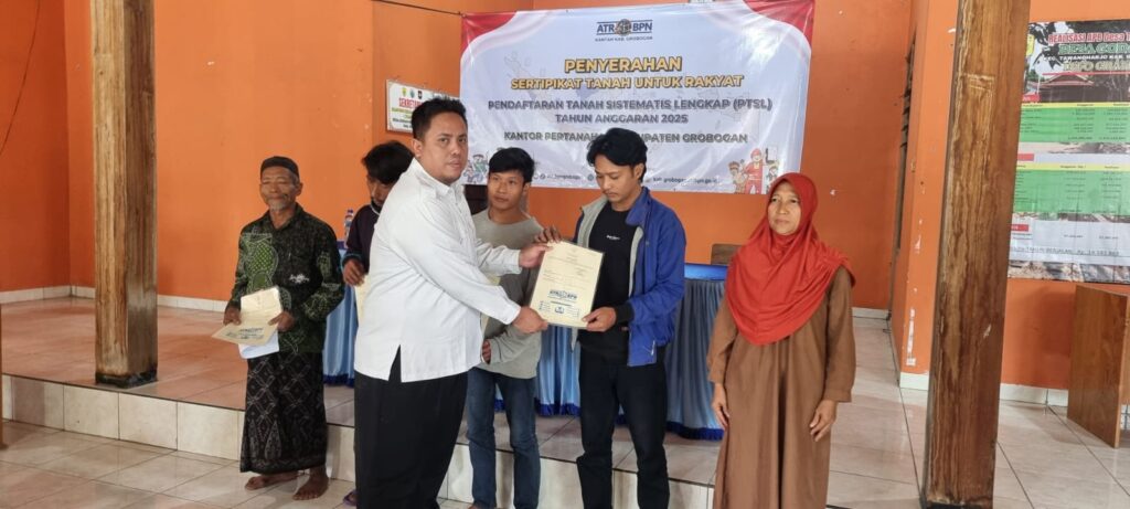 <p>
  <img src="matapadma.jpg" alt="">
  <strong>Matapadma:</strong> ...
</p>