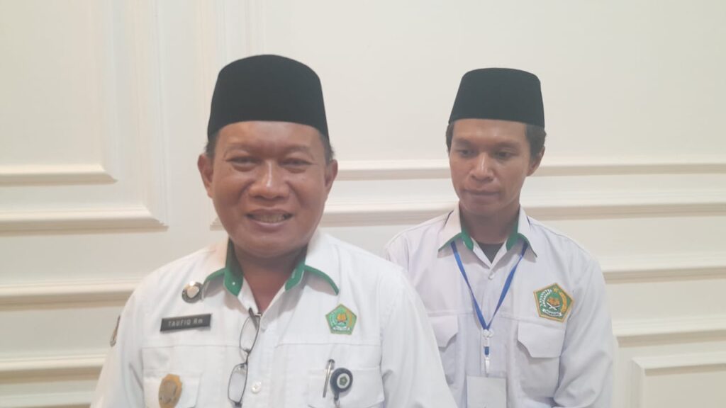 <p>
  <img src="matapadma.jpg" alt="">
  <strong>Matapadma:</strong> ...
</p>