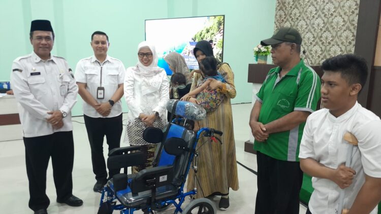 Pemkab Demak dan Kementerian Sosial Salurkan Bantuan untuk Difabel dan Anak Stunting