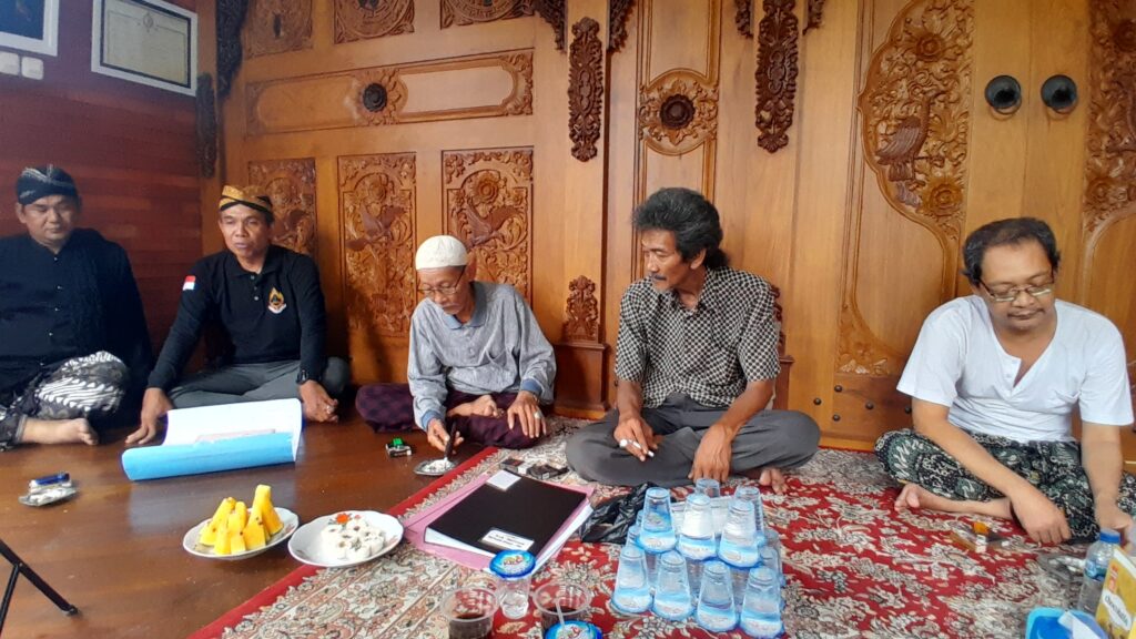 <p> <img src="matapadma.jpg" alt=""> <strong>Matapadma:</strong> ... </p>