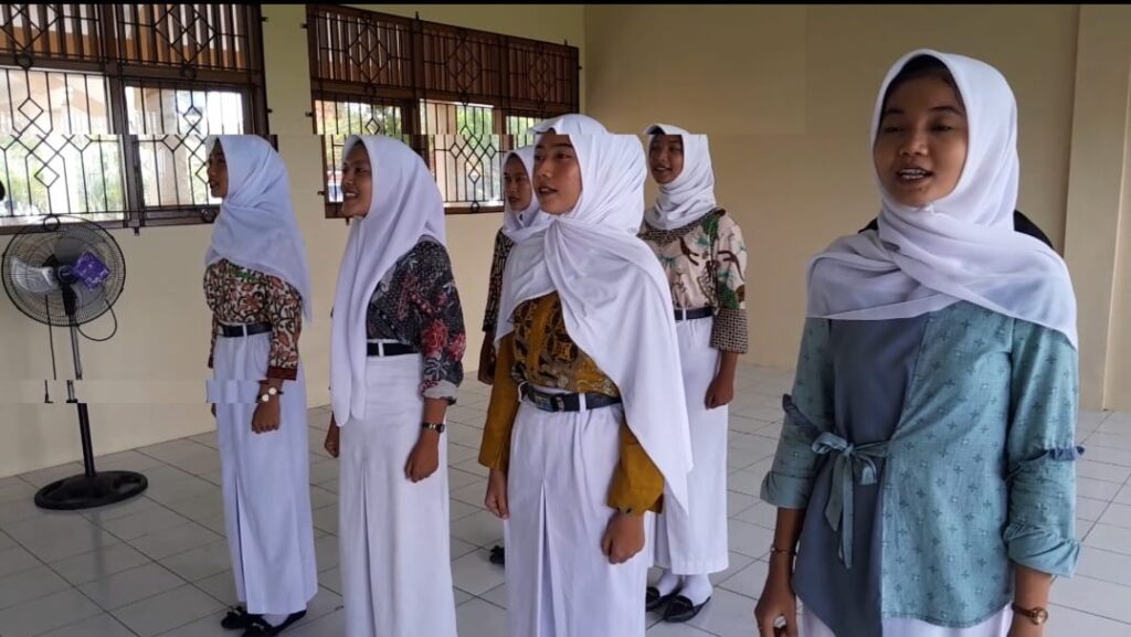 <p>
  <img src="matapadma.jpg" alt="">
  <strong>Matapadma:</strong> ...
</p>