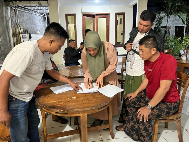 Sempat Disangka Berselingkuh, Kades Bedono Ternyata Sedang Menunggu Antrean Pijat