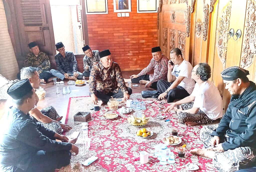 <p> <img src="matapadma.jpg" alt=""> <strong>Matapadma:</strong> ... </p>