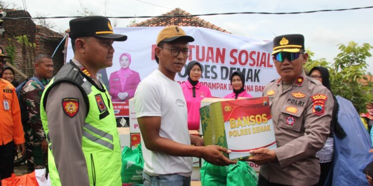 Bantu Warga Terdampak Banjir, Polres Demak Distribusikan 200 Paket Sembako