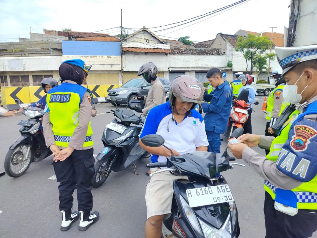 <p> <img src="matapadma.jpg" alt=""> <strong>Matapadma:</strong> ... </p>