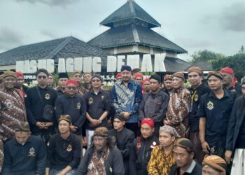 Kunjungi Masjid Agung Demak, Raja Solo Ajak Generasi Muda Lestarikan Warisan Leluhur