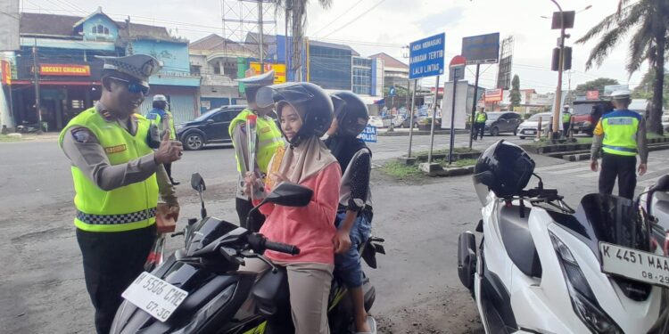 Operasi Keselamatan di Demak, Polisi Beri Reward dan Tegur 50 Pelanggar