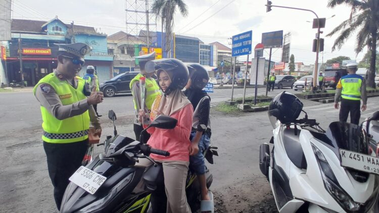 Operasi Keselamatan di Demak, Polisi Beri Reward dan Tegur 50 Pelanggar