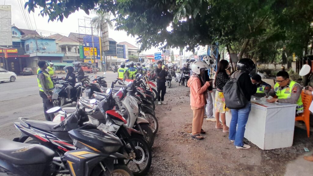 <p> <img src="matapadma.jpg" alt=""> <strong>Matapadma:</strong> ... </p>
