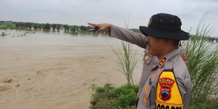 Tanggul Sungai Cabean Jebol, Banjir Rendam Karangawen dan Guntur; 150 Personel Diterjunkan