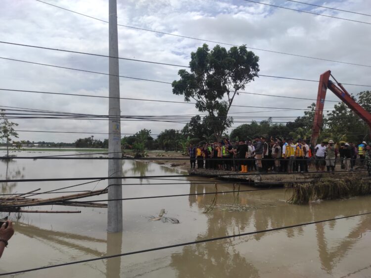 Jalan Purwodadi–Semarang Putus Diterjang Banjir, Tanggul Sungai Tuntang di Kebonagung Jebol