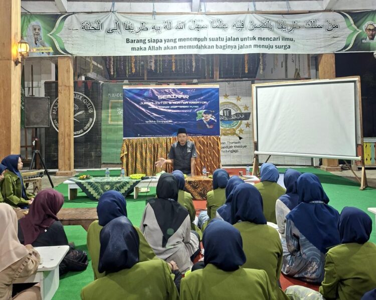 Santri Ponpes Al Kholwat Antusias Ikuti Pelatihan Jurnalistik di Malam Ramadhan