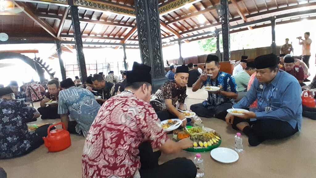 <p> <img src="matapadma.jpg" alt=""> <strong>Matapadma:</strong> ... </p>