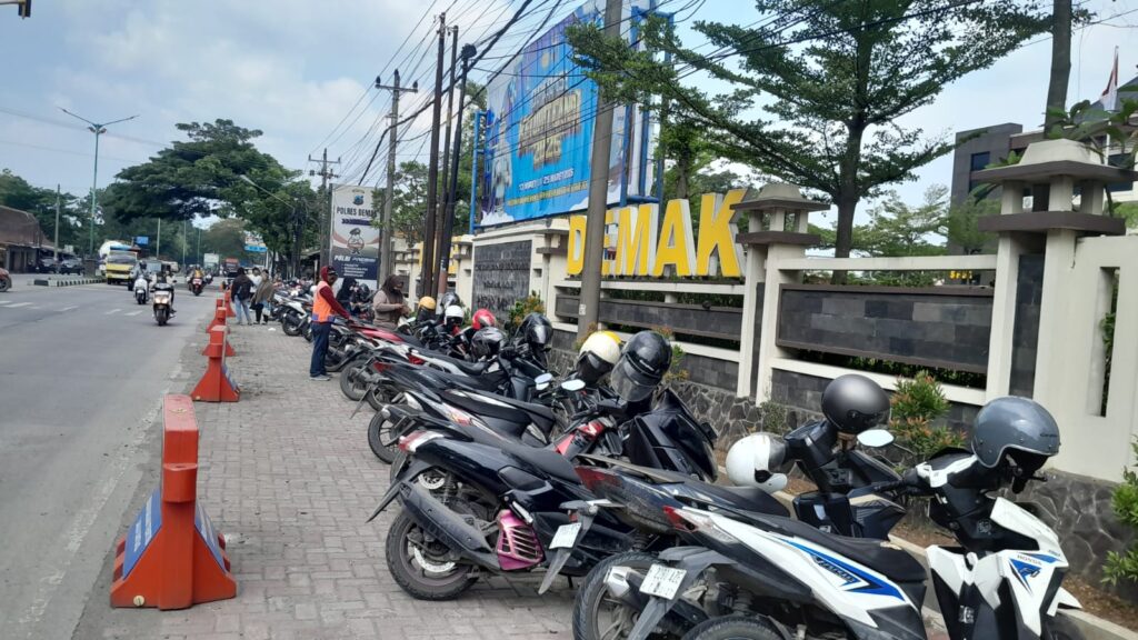 <p> <img src="matapadma.jpg" alt=""> <strong>Matapadma:</strong> ... </p>