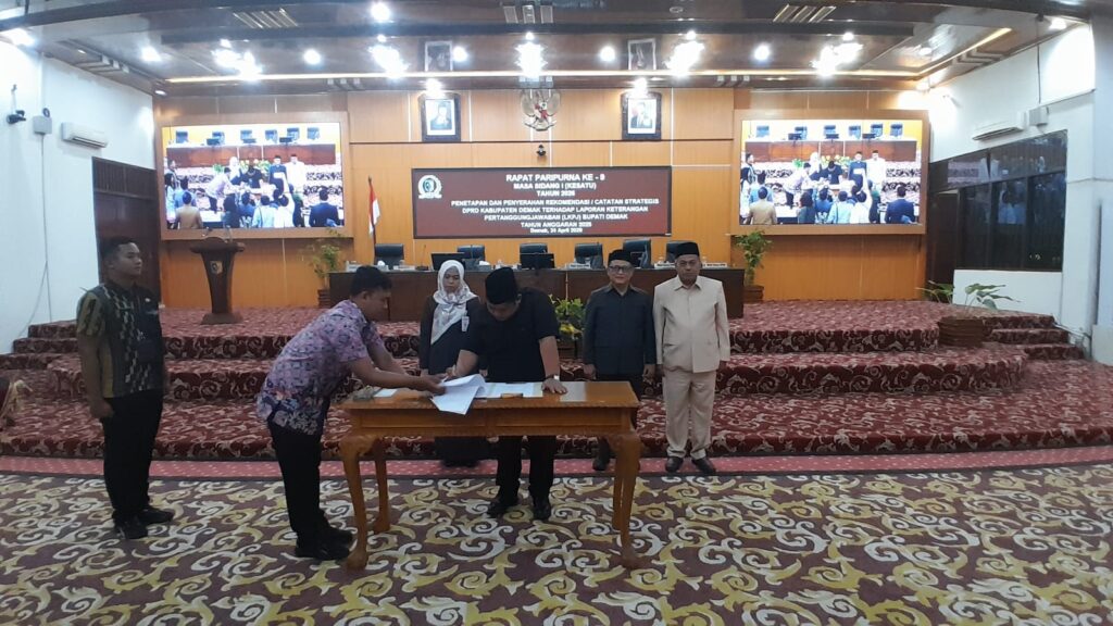 <p> <img src="matapadma.jpg" alt=""> <strong>Matapadma:</strong> ... </p>