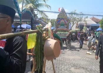 Kirab Budaya Apitan dan Sedekah Bumi Bakalrejo Meriah, Warga Doakan Desa Makmur dan Aman