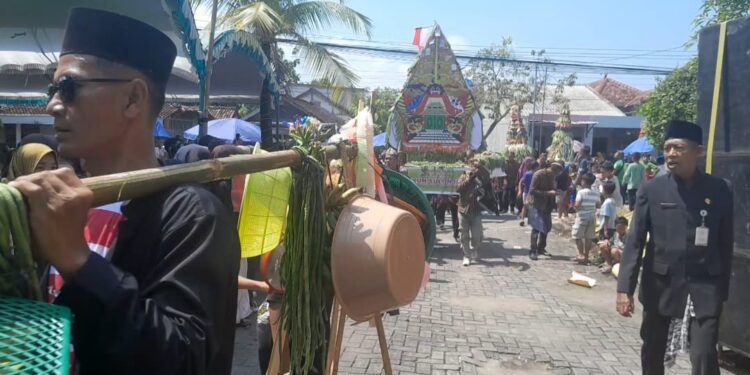 Kirab Budaya Apitan dan Sedekah Bumi Bakalrejo Meriah, Warga Doakan Desa Makmur dan Aman
