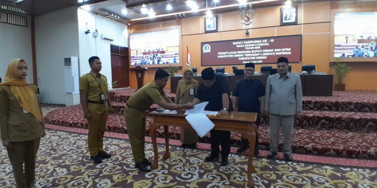 DPRD Demak Setujui Empat Raperda Strategis Bersama Bupati