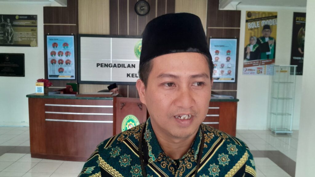 <p>
  <img src="matapadma.jpg" alt="">
  <strong>Matapadma:</strong> ...
</p>