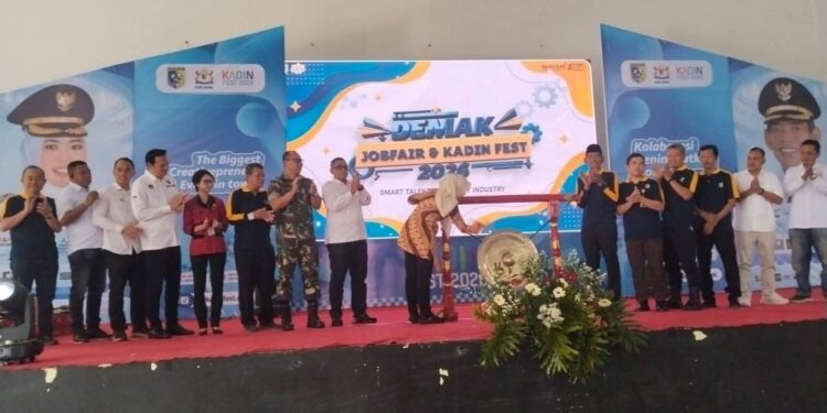 Bupati Eisti’anah: Perusahaan di Demak Wajib Prioritaskan Tenaga Kerja Lokal