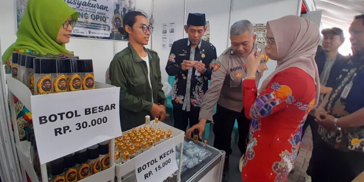 Bupati Demak Apresiasi Inovasi Minyak Gosok Kang Opiq di Demak Expo 2026