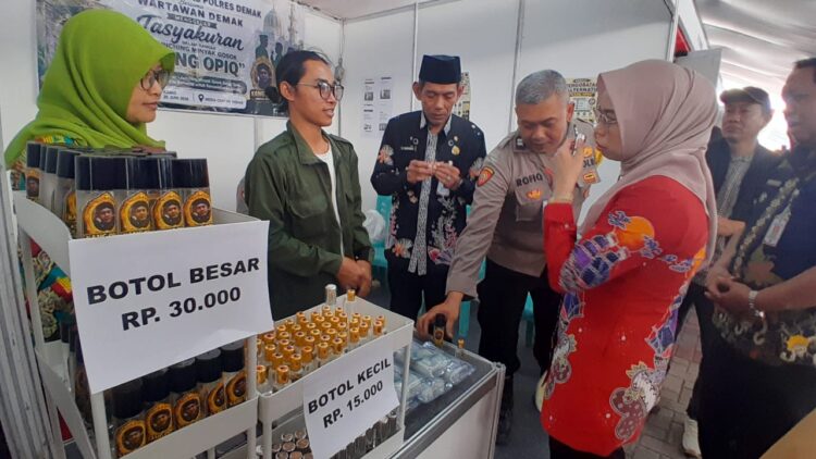 Bupati Demak Apresiasi Inovasi Minyak Gosok Kang Opiq di Demak Expo 2026