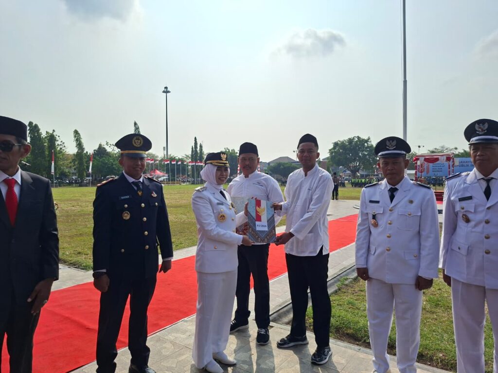 <p>
<img src="matapadma.jpg" alt="">
<strong>Matapadma:</strong> ...
</p>