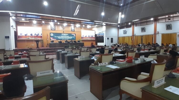 Rapat Paripurna ke-31, Bupati Demak Tanggapi Masukan Fraksi Soal Perubahan APBD 2026