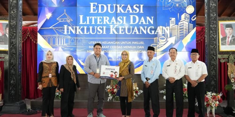 Era Digital Mudahkan Akses Keuangan, Bupati Demak: Jangan Asal Klik Iklan