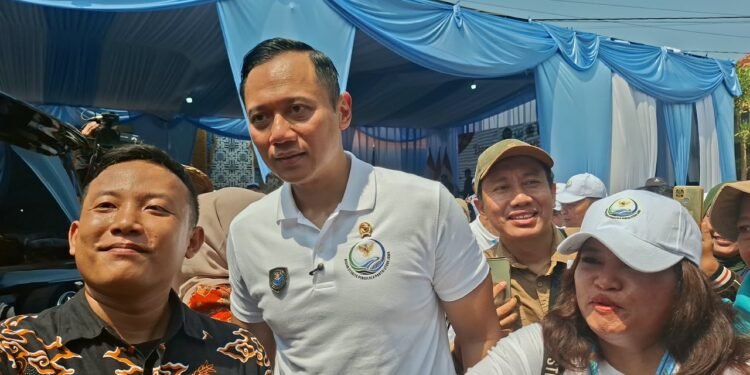 AHY Tanam Mangrove di Demak, Tandai Dimulainya Proyek Sea Wall Pantura