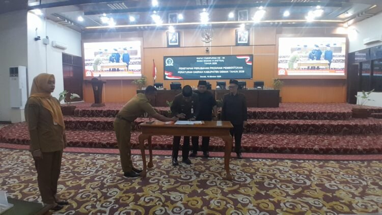 Paripurna DPRD Demak Tetapkan Propemperda 2026