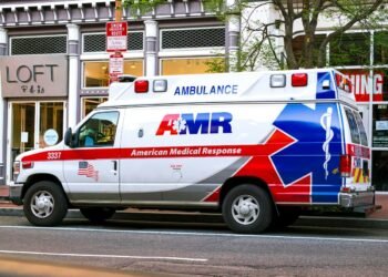 Ilustrasi ambulans darurat lalu lintas - Matapadma