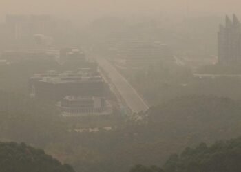 Kabut asap akibat kebakaran hutan dan lahan di Indonesia