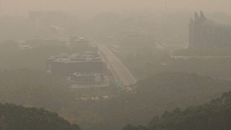 Kabut asap akibat kebakaran hutan dan lahan di Indonesia