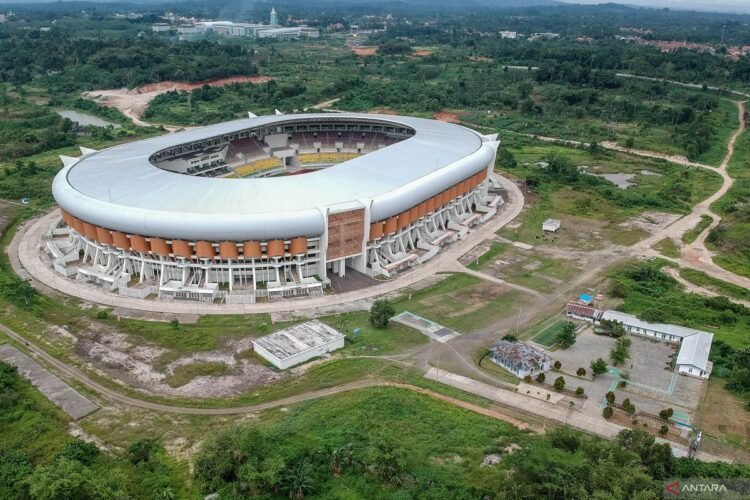kericuhan suporter Banten International Stadium