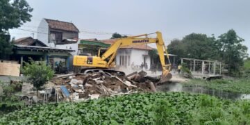 227 Bangunan di Bantaran Sungai Tuntang Demak Ditertibkan, 10 di Antaranya Bersertifikat
